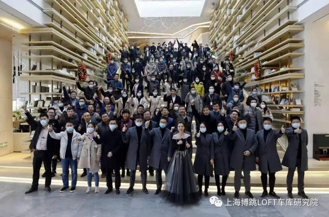 铜陵全国一百多人在华侨城汉口道6号参观研讨LOFT专利车库技术！